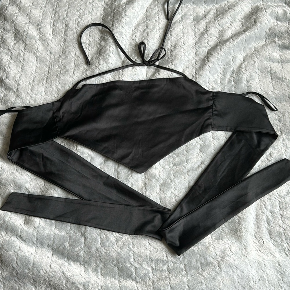 Like New Windsor Black wrap around shirt, size S